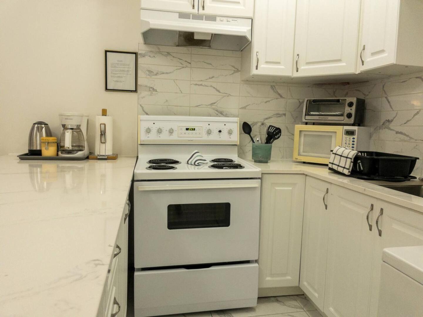 Heart Of Mtr For Memorable Experience 7Minmetro 2 Backyard Fully Equipped Villa Montreal Bagian luar foto